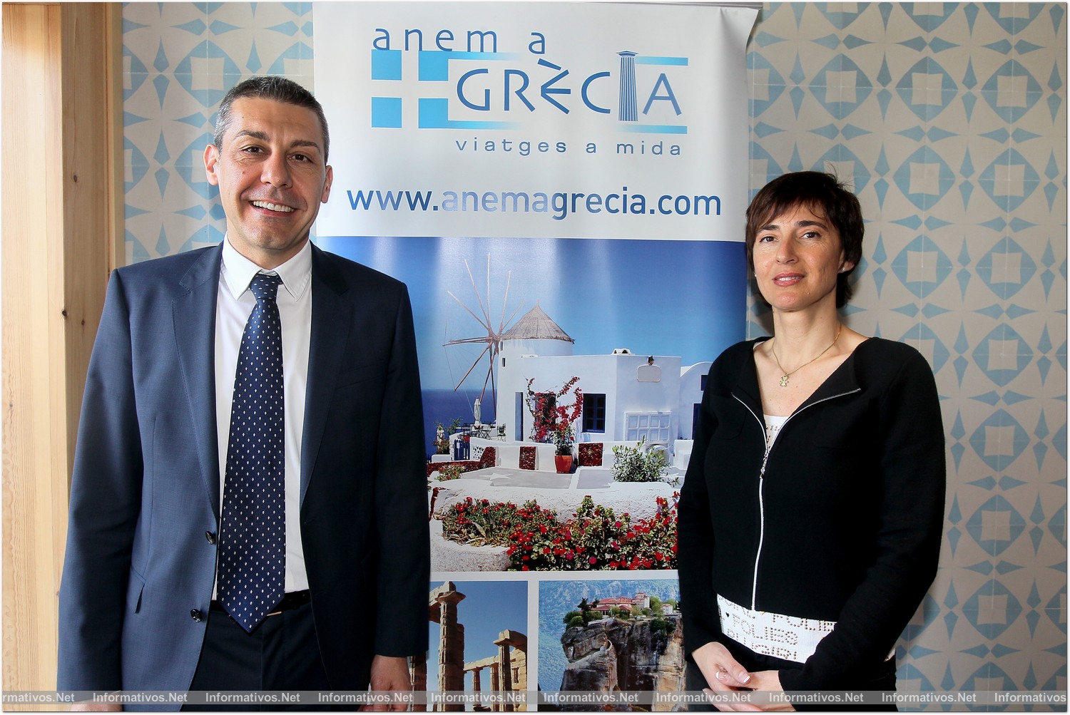 Alexandros Vourvolias, junto a su esposa Susana Casado, fundadores de la agencia 'Anem a Grecia'