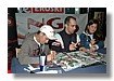 dani- stefano-carmen firmando autografos.jpg