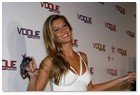 :: Pulse para Ampliar :: Presentacion Vogue eyewear Atzaro Ibiza: Gisele Bündchen