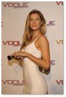 :: Pulse para Ampliar :: Presentacion Vogue eyewear Atzaro Ibiza: Gisele Bündchen
