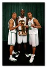 :: Pulse para Ampliar ::
            BOSTON - JUNE 17: (L-R) Ray Allen #20, Kevin Garnett #5, and Paul Pierce #34 of the Boston Celtics poses for a portrait with the Larry O'Brien trophy after defeating the Los Angeles Lakers in Game Six of the 2008 NBA Finals on June 17, 2008 at TD Banknorth Garden in Boston, Massachusetts. The Boston Celtics won 131-92.