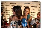 :: Pulse para Ampliar :: Premier de "Rivales" en Barcelona: Goya Toledo y Kira Miró atendiendo a la prensa