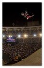 :: Pulse para Ampliar :: Red Bull X-Fighters World Series Madrid: Dany Torres (Spain) con la camiseta del futbolista Fernando Torres.