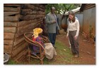 :: Pulse para Ampliar :: March 5, 2006: Melinda Gates durante una visita al pueblo de Chura - Kenya.