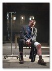 :: Pulse para Ampliar :: Quantum of Solace: Mr. White (JESPER CHRISTENSEN) en un interrogatorio en una casa segura del Mi6 en Sienna, Italy.
Location:  007 Stage Pinewood Studios, England