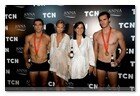 :: Pulse para Ampliar :: Desfile TCN en Florida Park: Toton Comella y Sandy Meyer con dos de los piragüistas del equipo Olimpico