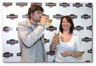 :: Pulse para Ampliar :: La sidra irlandesa Magners ha desarrollado durante todo el año 2008 varias estrategias de patrocinio: 'Magners Signature' The White Bar
Julio Salinas y Naomi Flynn, Rble. Marketing Magners España