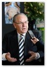 :: Pulse para Ampliar :: Dionisio Gracia Fajardo, fundador y decano de la UNALT (Unión Nacional Asociaciones Libres de Autopatronos y Empresarios Taxi)
Autor del libro "El señor del taxi"