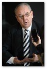 :: Pulse para Ampliar :: Dionisio Gracia Fajardo, fundador y decano de la UNALT (Unión Nacional Asociaciones Libres de Autopatronos y Empresarios Taxi)
Autor del libro "El señor del taxi"