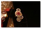 :: Pulse para Ampliar :: Presentación de la colección Symboliques de Boucheron en Puig Doria Barcelona compuesta por anillos, pendientes, colgantes y gemelos, que simbolizan el espíritu contemporáneo de Boucheron y que en sus cuatro motivos: Diamond Point, Facetted, Godron y Grosgrain.