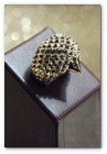 :: Pulse para Ampliar :: Presentación de la colección Symboliques de Boucheron en Puig Doria Barcelona compuesta por anillos, pendientes, colgantes y gemelos, que simbolizan el espíritu contemporáneo de Boucheron y que en sus cuatro motivos: Diamond Point, Facetted, Godron y Grosgrain.