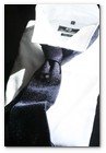 :: Pulse para Ampliar :: Presentación de la Corbata Pietro Baldani "Liali Dubai": Con siete pliegues, está confeccionada en seda Jacquard, lleva incrustado un diamante de un quilate de Liali Dubai y está valorada en 8.000 euros.