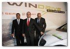 :: Pulse para Ampliar :: Francisco García Sanz, miembro del Comité Ejecutivo de Volkswagen y presidente del Consejo de Administración de SEAT, Miguel Sebastián, ministro de Industria, Turismo y Comercio, y Erich Schmitt, presidente de SEAT, junto al prototipo del proyecto SEAT León Twin Drive Ecomotive