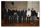 :: Pulse para Ampliar :: Jaime Puig, director de SEAT Sport, Rickard Rydell, Yvan Muller, José Montilla, presidente de la Generalitat, Erich Schmitt, presidente de SEAT, Jordi Gené y Gabriele Tarquini.