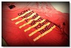 :: Pulse para Ampliar :: FRIDAY`S PROJECT PRESENTA LA PRIMERA COLECCIóN DE CAMISETAS "MUSIC & FAHION"
Amaya Arzuaga
La más internacional de nuestras diseñadoras, como siempre a la última, ha diseñado esta camiseta con diseño de Jarvis