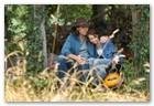 :: Pulse para Ampliar :: HANNAH MONTANA: THE MOVIE: (l to r) BILLY RAY CYRUS, MILEY CYRUS