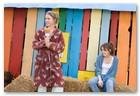 :: Pulse para Ampliar :: HANNAH MONTANA: THE MOVIE: (l to r) EMILY OSMENT, MILEY CYRUS