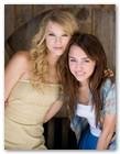 :: Pulse para Ampliar :: HANNAH MONTANA: THE MOVIE: (l to r) TAYLOR SWIFT, MILEY CYRUS