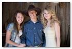 :: Pulse para Ampliar :: HANNAH MONTANA: THE MOVIE: (l to r) MILEY CYRUS, LUCAS TILL, TAYLOR SWIFT