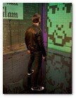 :: Pulse para Ampliar :: Una idea de locos, sí.. pero con 'glam':  crear el primer videoclip de la historia en Teletexto dándole un uso inédito a la televisión. El Teletexto una plataforma que nació en la misma década (1972) y lugar (Inglaterra) que las influencias musicales de Pedro Marín (Glam Rock) para este trabajo, vistiendo de glamour a los televisores de toda una época y que ahora reinventa dándole un uso inédito para lanzar “El día después”, su primer single.