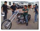 :: Pulse para Ampliar :: Relaxing in the set of Sylvester Stallone's "The Expendables": Sylvester Stallone in a custom bike