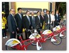 :: Pulse para Ampliar :: 07/07/09 | Homenaje a Bahamontes en Barcelona: Pere Alcober, Miguel Indurain, Jordi Hereu, Federico Martín Bahamontes, Roberto Heras, Juan Carlos Castaño -Presidente FEC- Rafa Jofresa y un representante del Tour