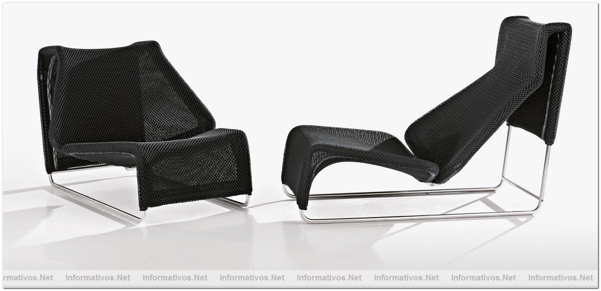 Desde su presentacin en la coleccin Home, hace unos seis aos, Lazy entra a formar parte de la coleccin Outdoor. Este asiento tiene una estructura de acero inoxidable que permite la transformacin, mediante un sencillo movimiento, de silln a chaise longue. Visualmente ligero, est tapizado en polister tridimensional blanco o negro para envolver la estructura, que se encuentra acoplada a un trineo de acero.
