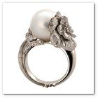 :: Pulse para Ampliar :: SEP09.- Colección Gardenia, de Carrera y Carrera (White Gold & Pearl Gardenia Ring)