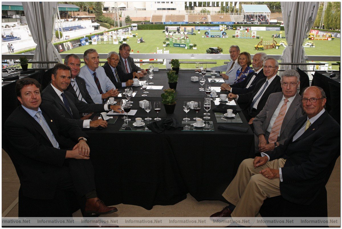 De izquierda a derecha: Sr. Flix Bentz (Presidente Reial Cercle Artstic), Sr. Borja Garca (Presidente Crculo Ecuestre), Sr. Alberto Agust (Presidente RC. Tennis Barcelona), Sr. Joaqun Calvo (Presidente Crculo del Liceo), Sr. Sebasti Salvad (Presidente RACC), Sr. Baldiri Ros (Presidente Institut Agrcola), Sr. Ramn Negra (Presidente Institucions Barcelonines y Coordinador G-16), Sra. Mariona Carulla (Presidenta Orfe Catal), Sr. Alfred Molinas (exPresidente Foment del Treball), Sr. Miquel Valls (Presidente Cambra de Comer), Sr. Sebasti Millans (Presidente Club Nataci BCN) y Sr. Juan ngel Calzado (Presidente Real Club de Polo de Barcelona).