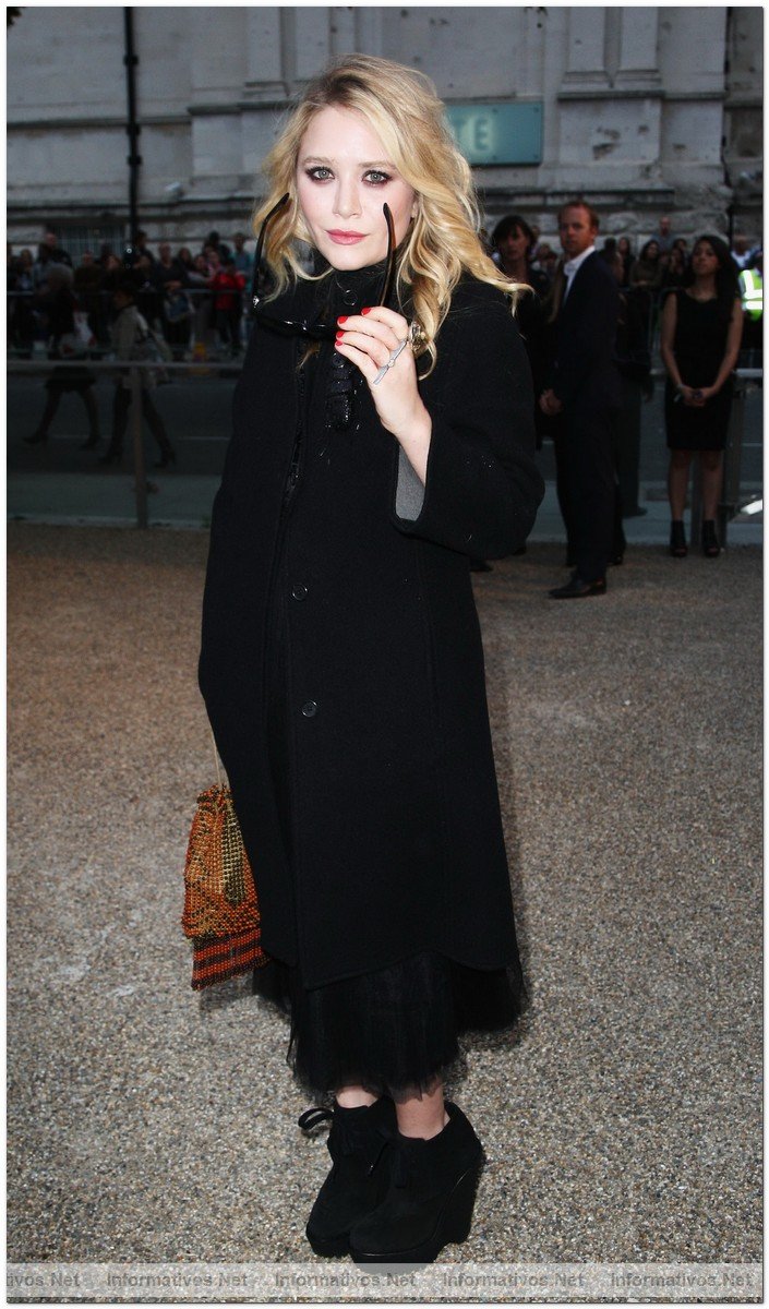 Mary-Kate Olsen dressed in Burberry arrives at the Burberry Prorsum Spring/Summer 2010 Show at Rootstein Hopkins Parade Ground during London Fashion Week