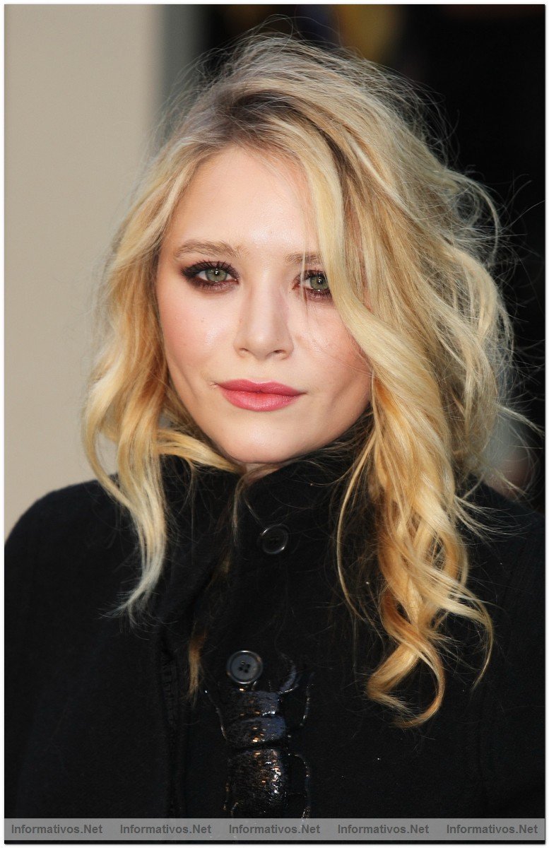 Mary-Kate Olsen dressed in Burberry arrives at the Burberry Prorsum Spring/Summer 2010 Show at Rootstein Hopkins Parade Ground during London Fashion Week
