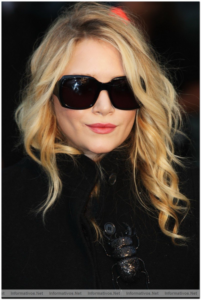 Mary-Kate Olsen dressed in Burberry arrives at the Burberry Prorsum Spring/Summer 2010 Show at Rootstein Hopkins Parade Ground during London Fashion Week