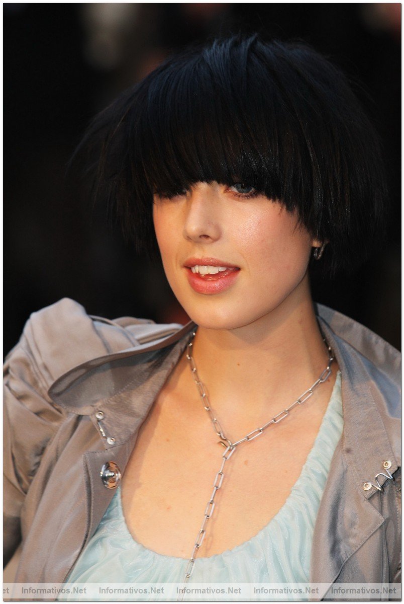 Agyness Deyn arrives at the Burberry Prorsum Spring/Summer 2010 Show