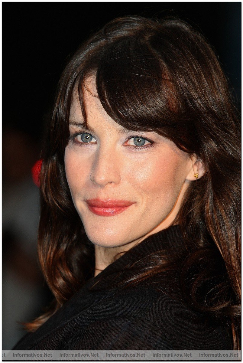 Liv Tyler arrives at the Burberry Prorsum Spring/Summer 2010 Show