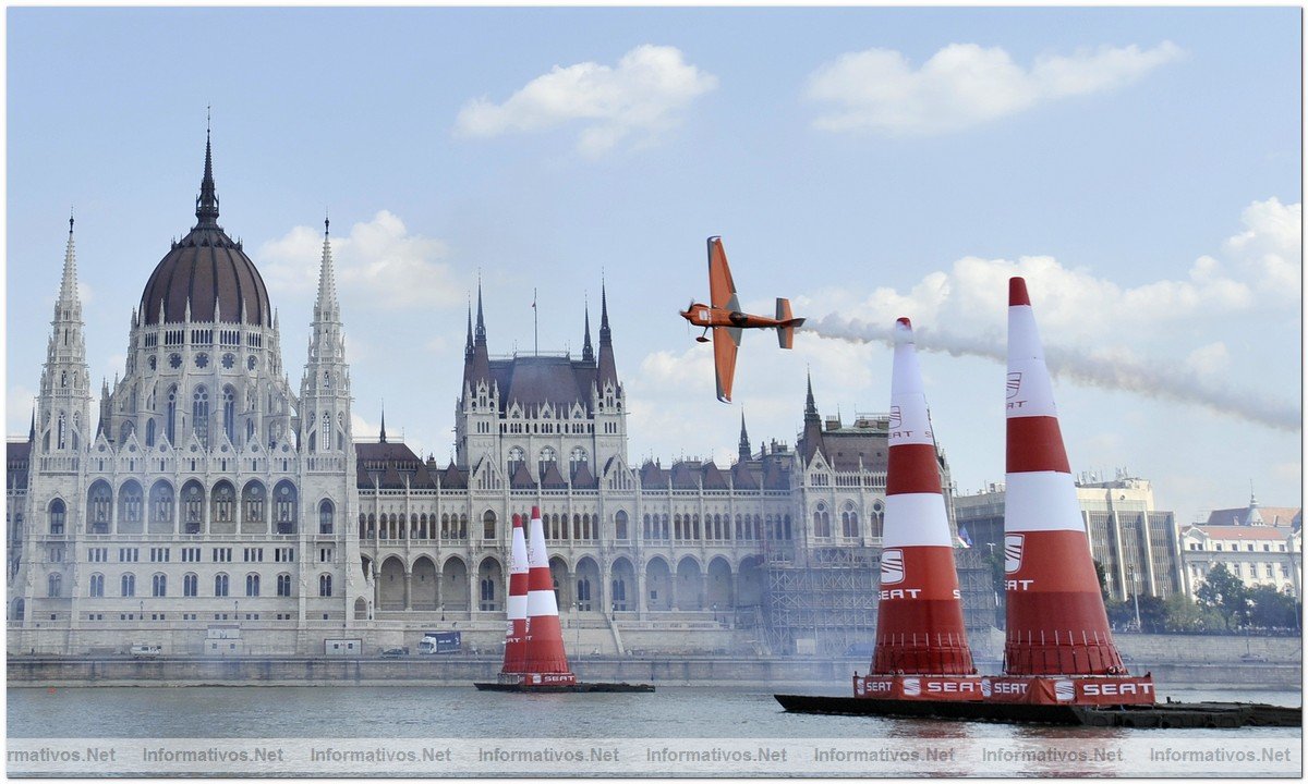 French pilot Nicolas Ivanoff flies in front of the Hungarian Parliament building in training sessions during the fourth round of the 2009 Red Bull Air Race World Championship in Budapest, Hungary, August 17, 2009