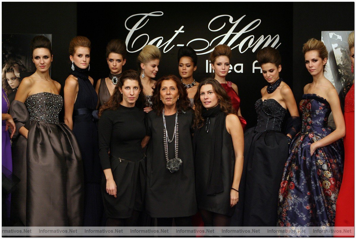 Coleccin Tot-Hom Otoo-Invierno 2009-10: Marta Rota, con sus hijas Andrea (I) y Alejandra (D)