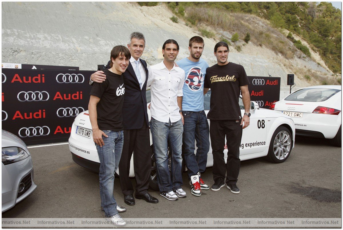 Los jugadores del FC Barcelona comienzan la temporada 2009/2010 al volante de sus nuevos Audi.