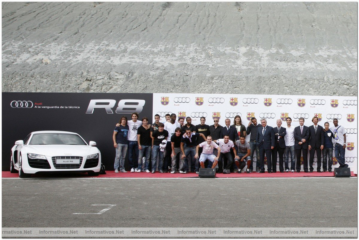 Los jugadores del FC Barcelona comienzan la temporada 2009/2010 al volante de sus nuevos Audi.