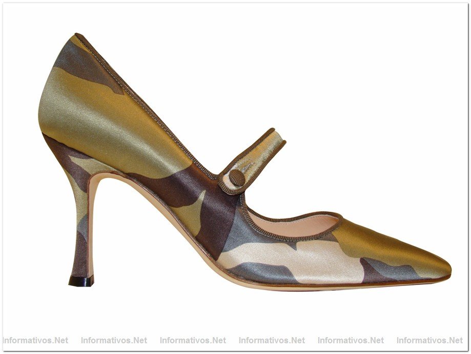 Mary Jane militar en seda, de Manolo Blahnik: edicin limitada a 7 pares por modelo. 580 eu.