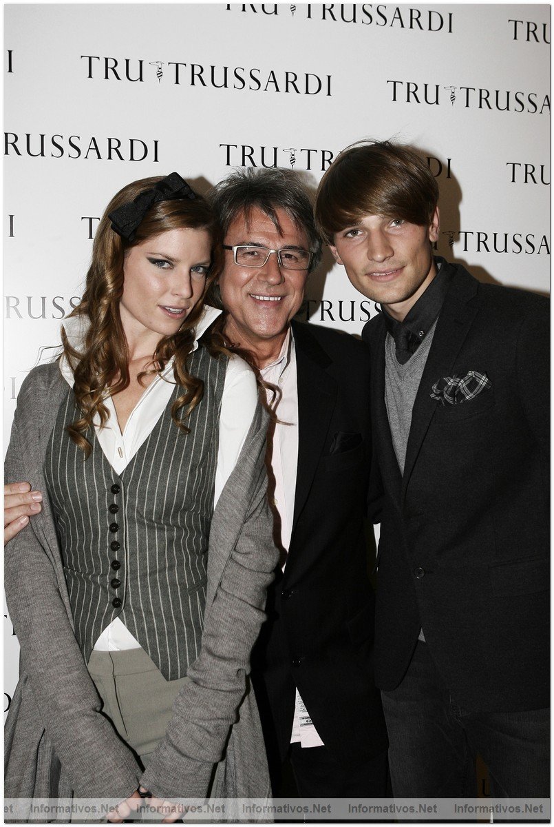 BCN.08OCT09 | Inauguracin Tru Trussardi Barcelona. Alberto Cerdn (centro)