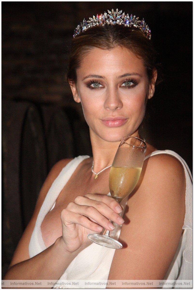 Elisabeth Reyes, ha sido coronada Reina del Cava 2009 en Sant Sadurn