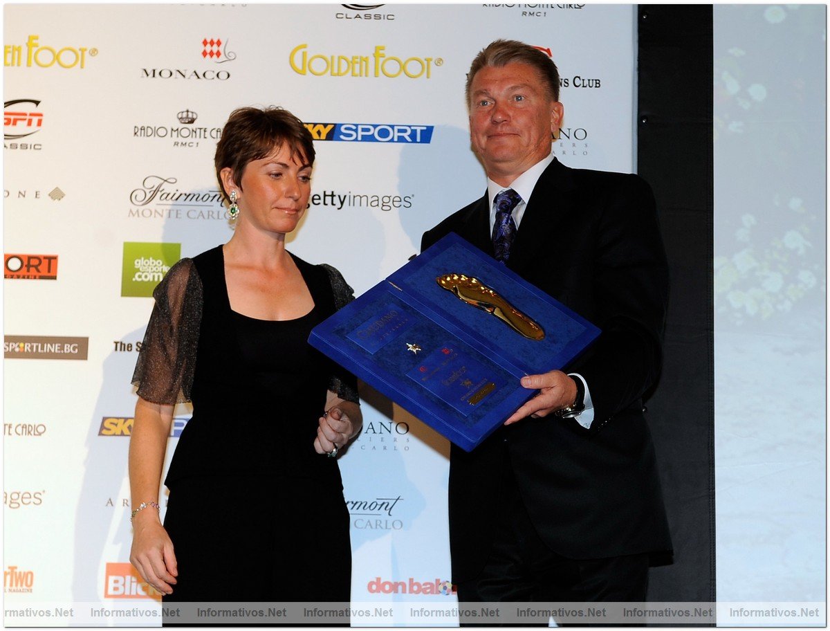 MONACO - OCTOBER 12: Oleg Blokhin receive the price at the Golden Foot Awards 2009 at Monte Carlo on October 12, 2009 in Monaco, Monaco.