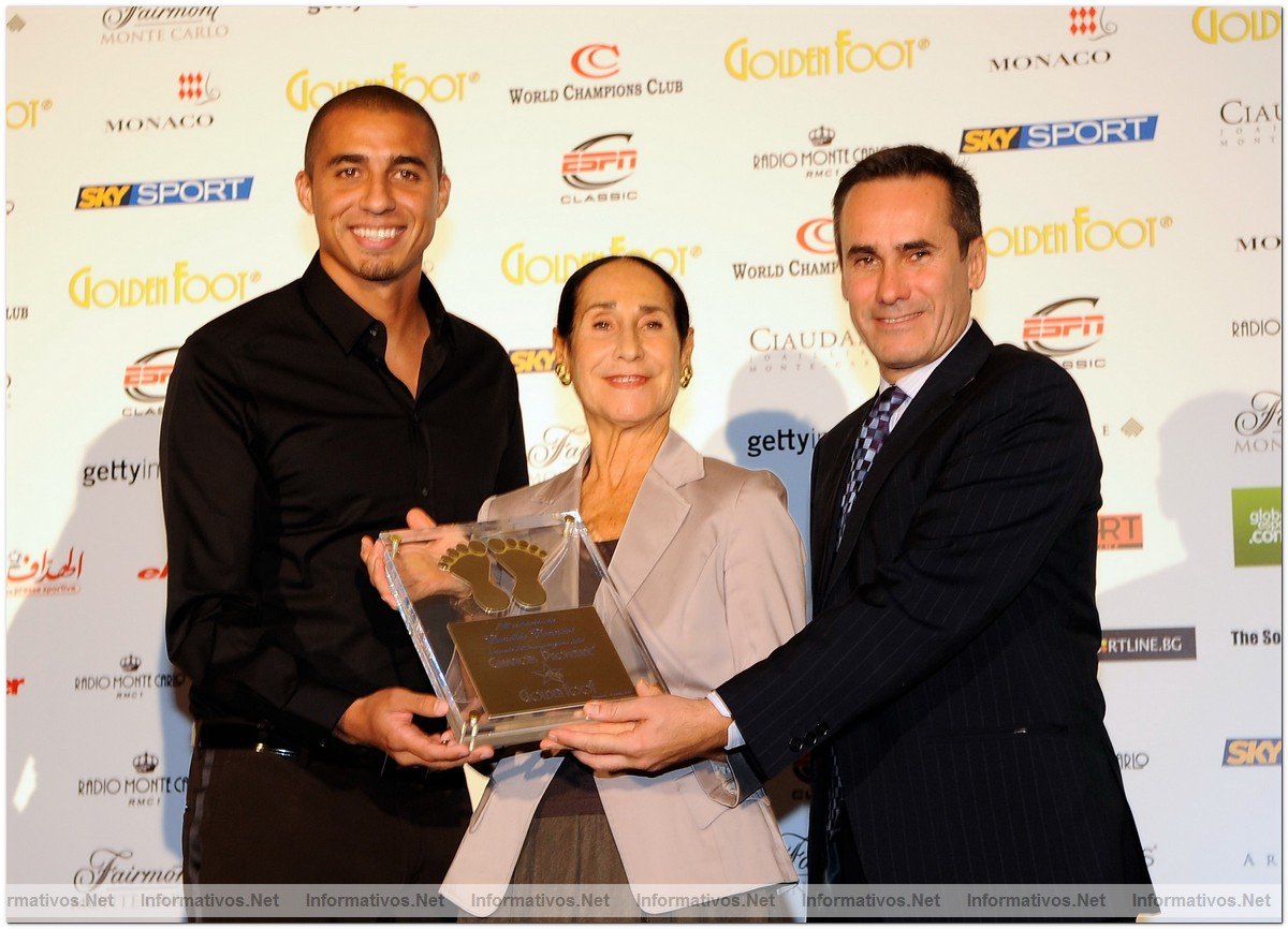 MONACO - OCTOBER 12: David Trezeguet gives the price to the wife and the son of Candid Cannav editor in chief of Gazzetta dello Sport at the Golden Foot Awards 2009 at Monte Carlo on October 12, 2009 in Monaco, Monaco.