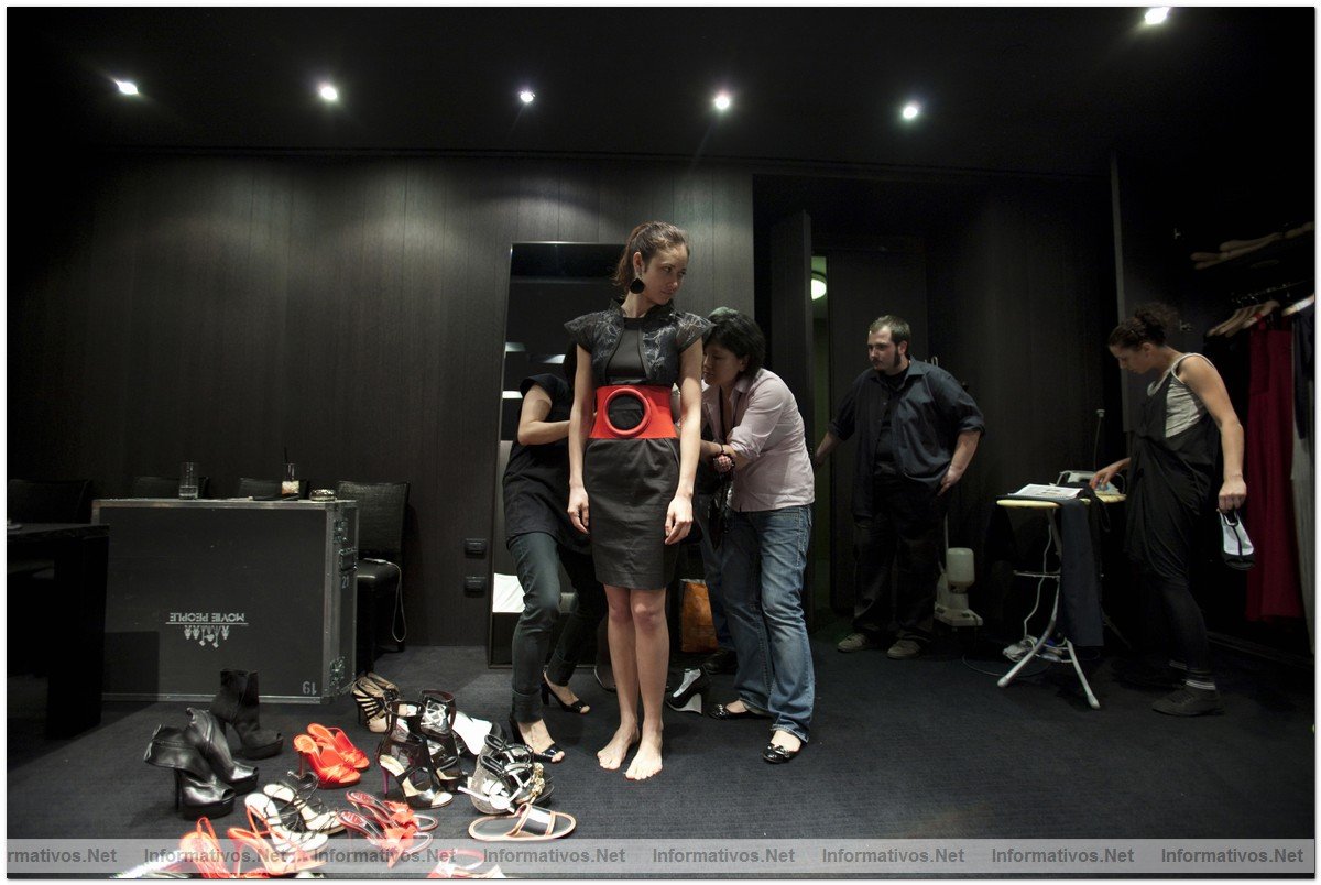 Making of del Calendario Campari 2010 con Olga Kurylenko. Outfit: Fendi - Jewellery: Michela Bruni Reichlin