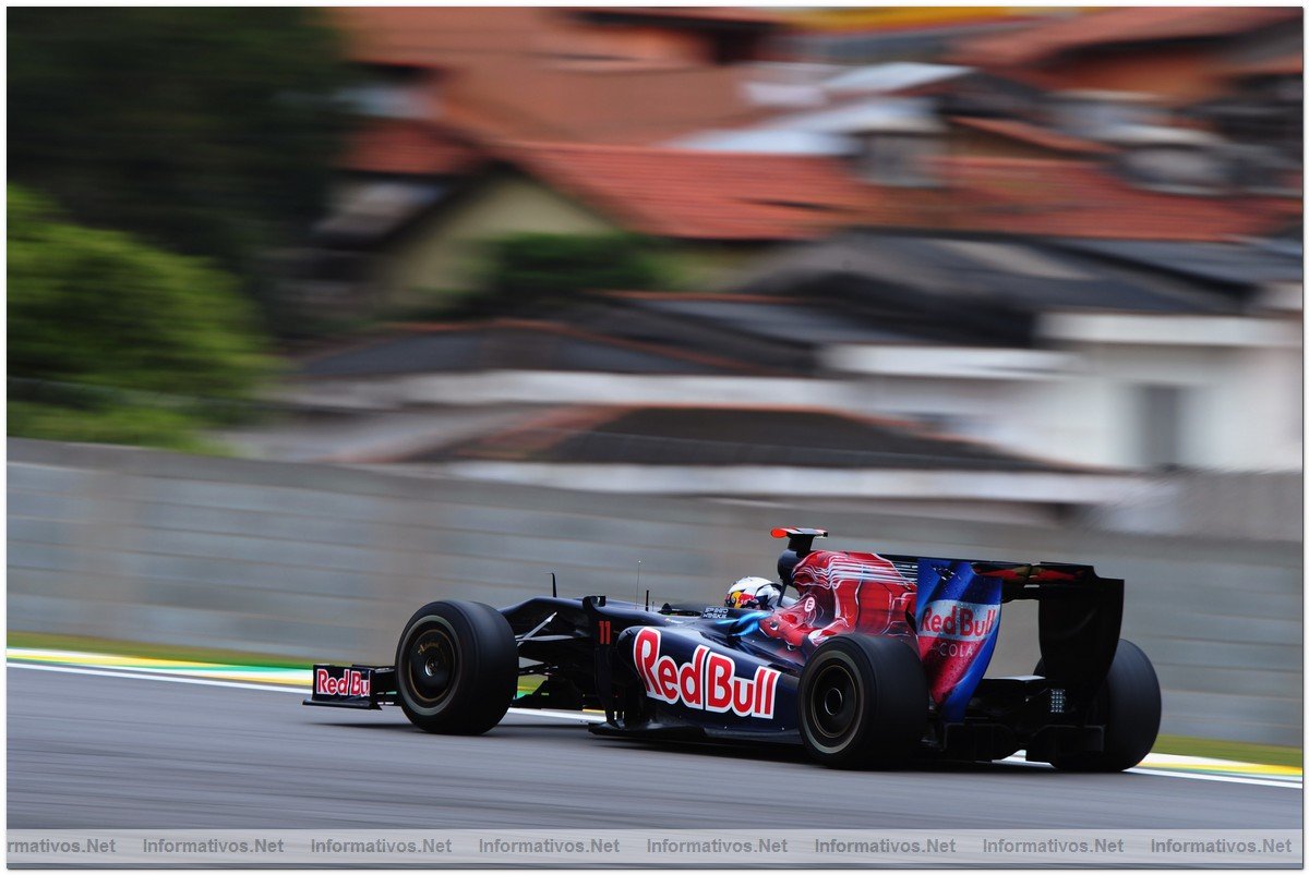 SAO PAULO, BRAZIL - OCTOBER 16:  el STR04 de Jaime Alguersuari en plena tanda de los libres