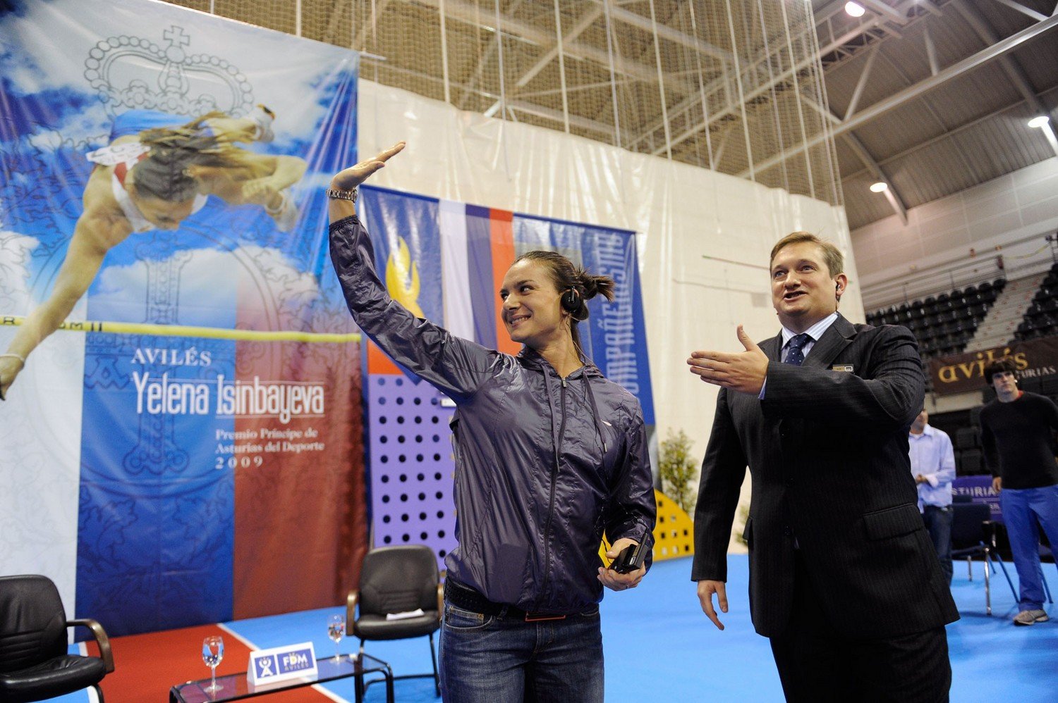 Acto de Yelena Isinbayeva en el Complejo Deportivo Avil�s