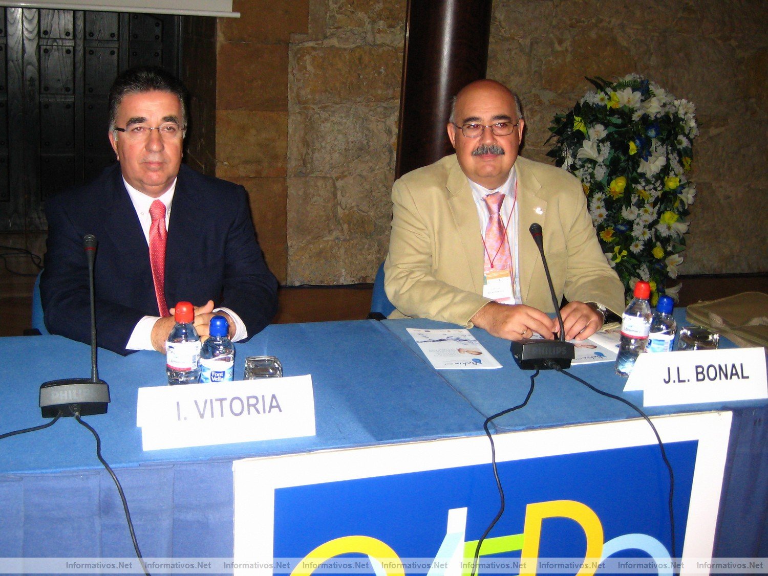 Dr. Isidro Vitoria Miana, mdico pediatra, especialista en nutricin e hidratacin infantil; y Dr. Jos Luis Bonal, mdico pediatra, Presidente de la SEPEAP