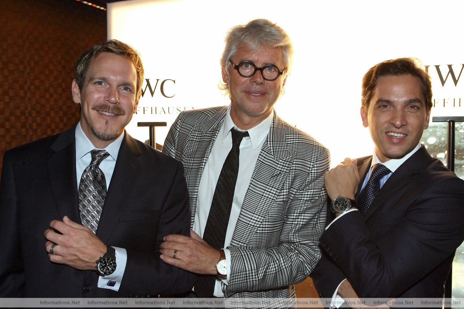 Presentacin de IWC en Rabat Barcelona del reloj Aquatimer Crongrafo Edicin Galpagos Islands: 
Timothy Silcott (director de informacin y desarrollo de la Fundacin Charles Darwin), Esteban Rabat (Rabat) y Maxime Fert (Director de IWC)