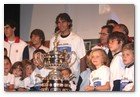 :: Pulse para Ampliar :: Rafa Nadal recibe una réplica a tamaño real del trofeo Conde de Godó