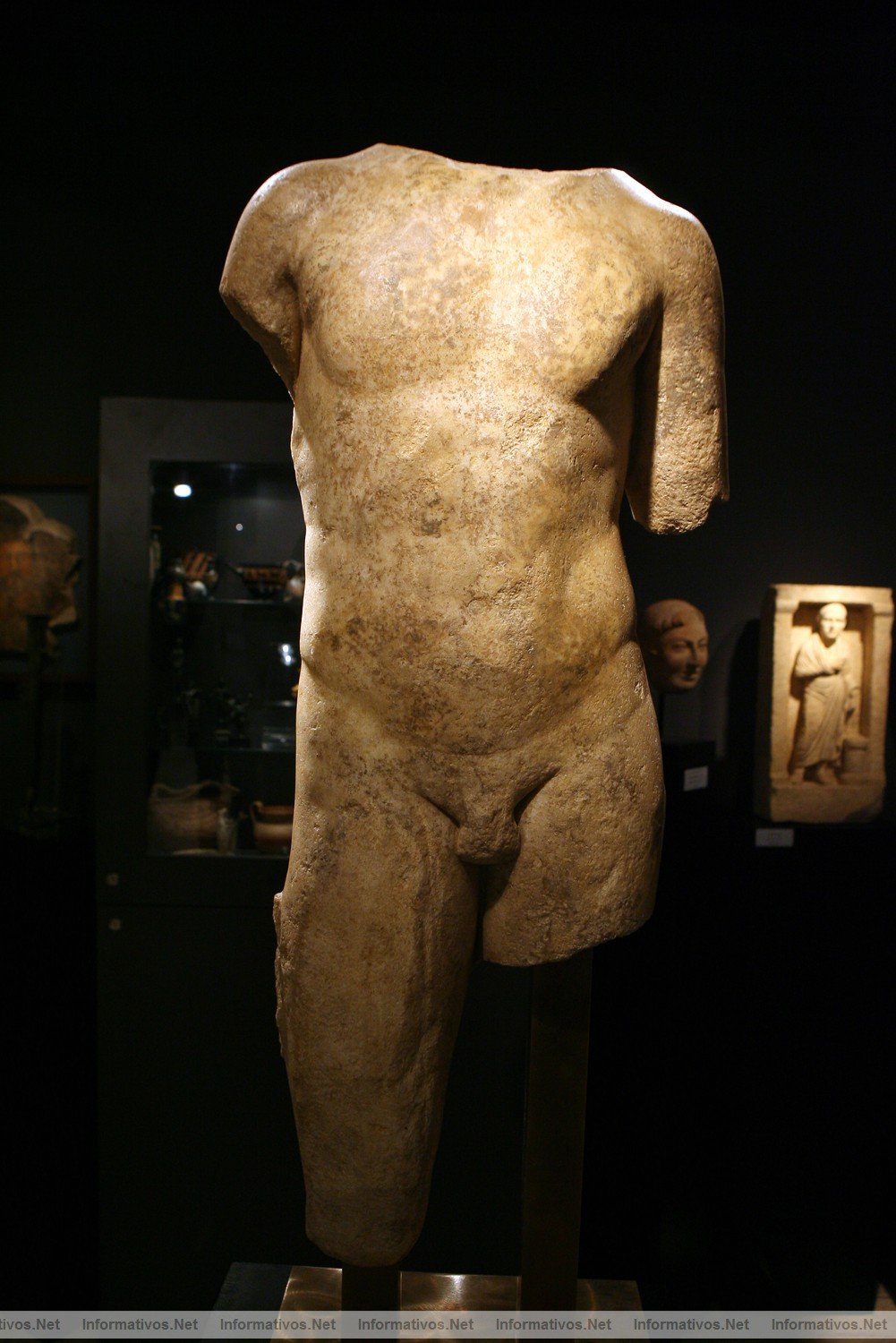 XVIII Saln de Arte y Antigedades de las  Drassanes Reials de Barcelona. Apolo en Mrmol griego de cristales finos. Escultura romana del s.II inspirada en un original griego del siglo V-IV a.C.